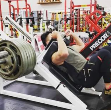SENTADILLAS HACK, EL EJERCICIO PERFECTO PARA TUS PIERNAS